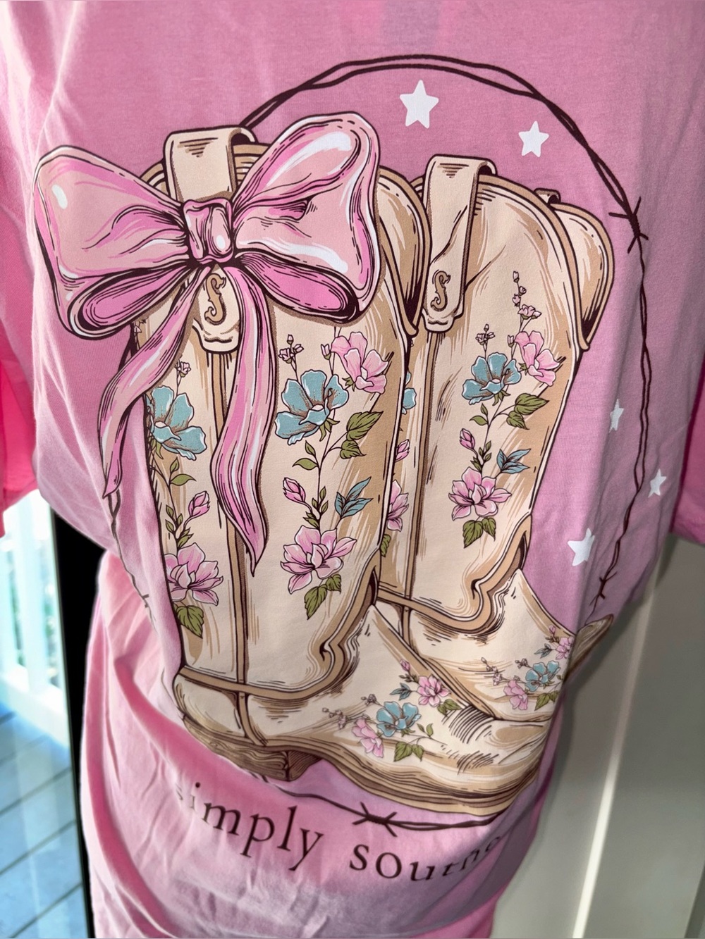 New Simply Southern Bow Cowgirl Boots Tee Women’s XXL / 2X Pink T-shirt Floral